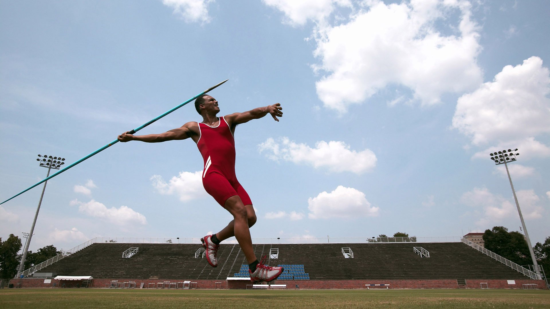 “汤姆·佩顿短泳技术大幅提升,挑战泳坛顶尖”